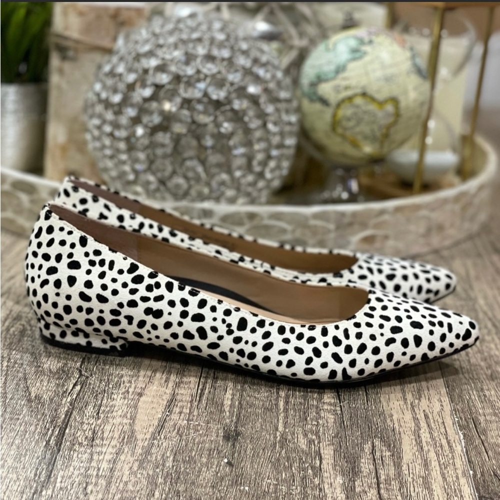 Vionic Lena cow print pointed toe ballet flats, Women’s size 7